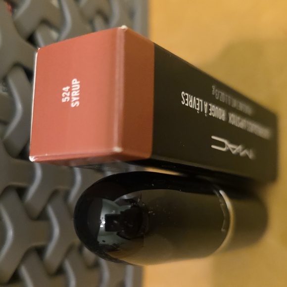 MAC LUSTREGLASS SHEER-SHINE LIPSTICK SYRUP/Blue Pink. BNIB - Picture 11 of 11